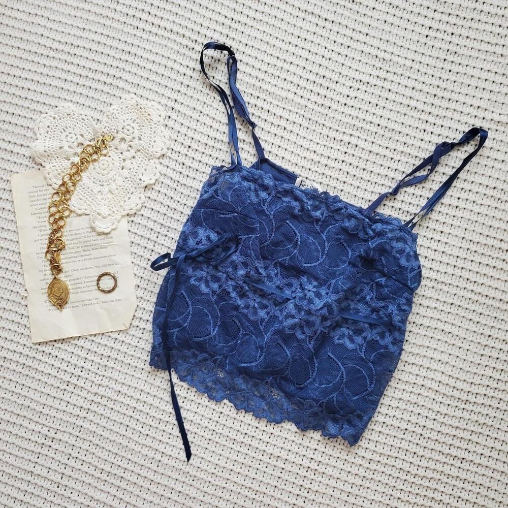 Blue lace cropped tank top with a waist tie
